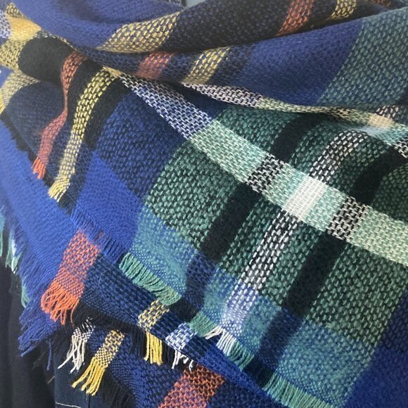 Gena Accessories Blue plaid large scarf / wrap soft Academia Fisherman - Picture 5 of 5